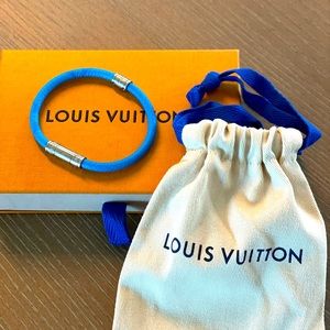 Louis Vuitton Leather Neo Split Bracelet (M6583E)
